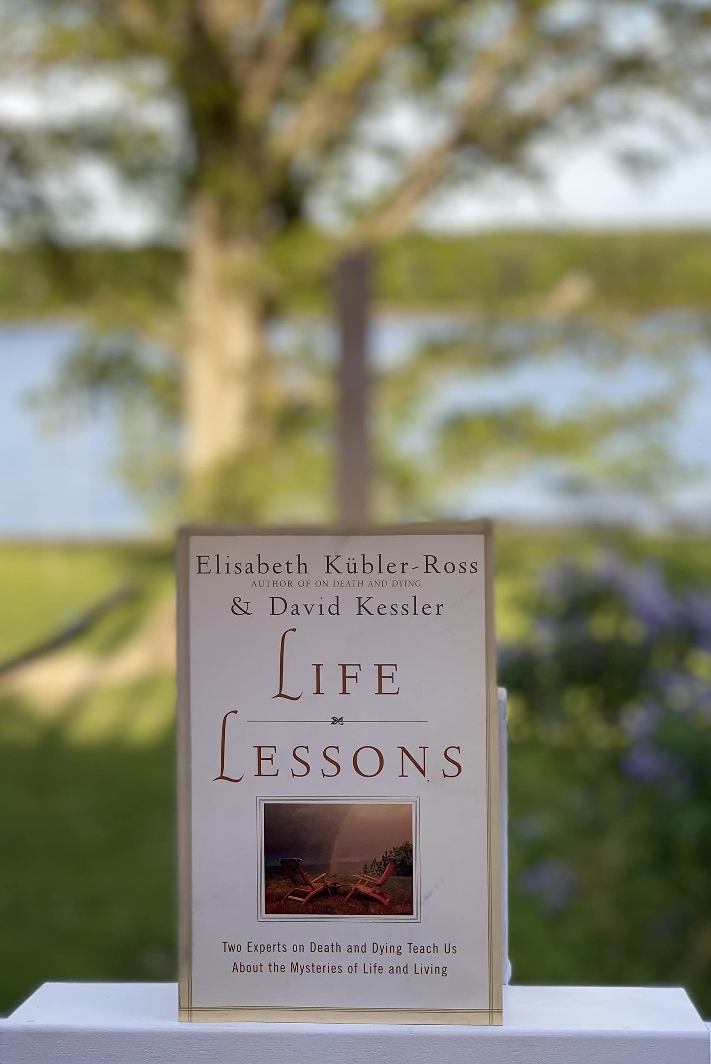 Life Lessons: Two Experts on Death and Dying Teach Us About the Mysteries of Life and Living