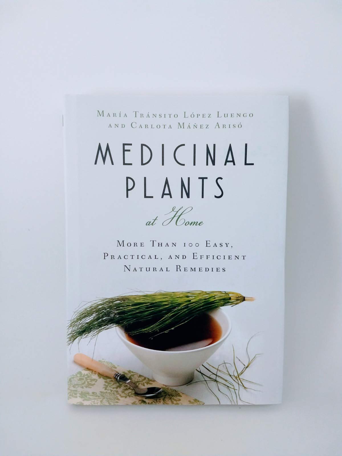 Medicinal Plants at Home: More than 100 easy, practical, and efficient natural remedies